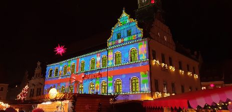 Farbenspiele auf dem Pirnaer Canalettomarkt